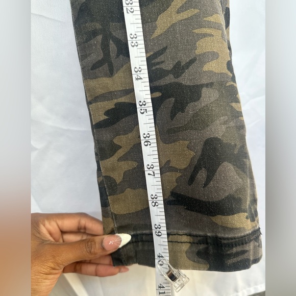 Guess Camouflage Tapered Slim Pants - Picture 5 of 5